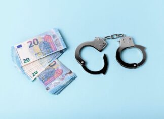 На Дону осудили экс-начальника отдела минсельхоза за вымогательство взятки Взятка//Фото: freepik.com