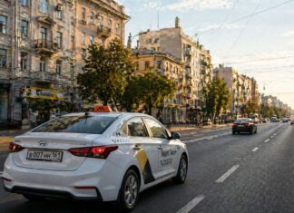 Локализация такси в Ростове: кому придётся продать Hyundai Solaris и пересесть на «Москвич» Такси в Ростове //Фото сгенерировано Chat GPT