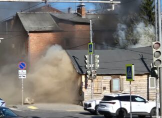 В Ростове загорелся дом Антоновича с мемориалом жертвам Холокоста //Фото из сообщества "Мой фасад"