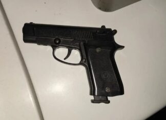 В Таганроге задержали ограбившего подростка мужчину с пневматическим пистолетом Пистолет //Фото пресс-служба ГУ МВД России по Ростовской области