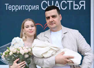 Жительница Ростова родила дочь на обочине у здания РИИЖТа при помощи мужа и скорой