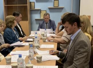 В Ростове впервые детально разобрали обращения граждан о неформальной занятости Рабочая группа межведомственной комиссии Ростова-на-Дону разобрала обращения граждан о признаках неформальной занятости //Фото пресс-службы администрации Ростова-на-Дону