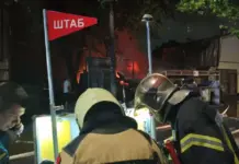 В Ростове крупный пожар на улице Красных Зорь охватил два дома и хозпостройку Пожарные //Фото пресс-службы МЧС по Ростовской области
