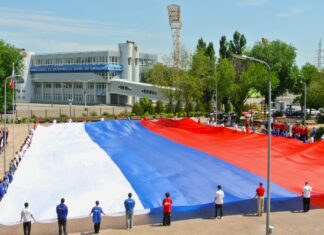 Замгубернатора Ростовской области открыл в Ростове выставку «Код России: флаг, герб, гимн»