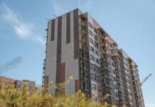 Ростовчане рассказали, в каком возрасте дети должны жить отдельно Первая очередь — четыре многоквартирных дома, 1079 квартир, разными площадями квартир от 35 до 55 кв. м. //Фото предоставлено компанией «Югресурсстрой»