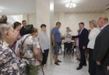В Таганроге продолжают тушить порт, жители не вернутся домой несколько дней //Фото: тг-канал Юрия Слюсаря