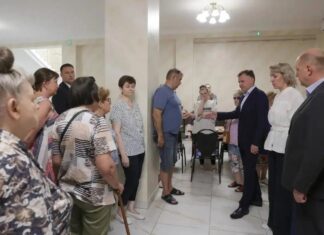 В Таганроге продолжают тушить порт, жители не вернутся домой несколько дней //Фото: тг-канал Юрия Слюсаря