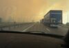 Дорогу в районе Чалтыря заволокло дымом из-за пожара //Фото: сообщество Ростов Главный