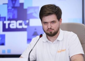 «Здесь редко откликаются на голоса»: как волонтёры «ЛизаАлерт» ищут пропавших в Ростовской области Константин Чернявский, координатор поисков «ЛизаАлерт» //Фото Эрик Романенко, ТАСС
