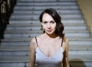 «Сценическая жизнь пролетает как мгновение»: прима-балерина Екатерина Кужнурова о балете, травмах и учениках Екатерина Кужнурова, прима-балерина Ростовского государственного музыкального театра //Фото из личного архива Екатерины Кужнуровой