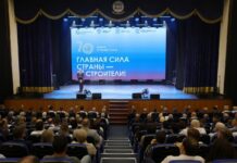 Губернатор Юрий Слюсарь в преддверии Дня строителя принял участие в торжественном мероприятии, посвящённом профессиональному празднику //Фото пресс-службы Правительства Ростовской области