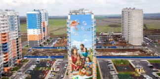В ростовском микрорайоне Суворовский росписи на домах посвящены традиционным российским ценностям //Фото ВКБ-Новостройки