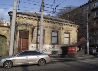 В центре Ростова продают аварийный особняк купца Шалаева за 17 млн рублей Домовладение купца Михаила Шалаева в Ростове-на-Дону //Фото rostovbereg.ru