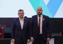 Ростовский врач получил медаль за спасение людей на пляже в Архипо-Осиповке Ростовский врач получил медаль за спасение людей на пляже в Архипо-Осиповке //Фото пресс-службы Правительства Ростовской области