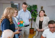 Замгубернатора оценила внедрение региональной программы «Активное долголетие» в ростовском доме-интернате Замглавы региона Олеся Старжинская ознакомилась с реализацией региональной программы в доме-интернате //Фото пресс-службы Правительства Ростовской области