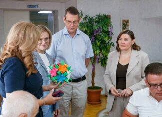 Замгубернатора оценила внедрение региональной программы «Активное долголетие» в ростовском доме-интернате Замглавы региона Олеся Старжинская ознакомилась с реализацией региональной программы в доме-интернате //Фото пресс-службы Правительства Ростовской области