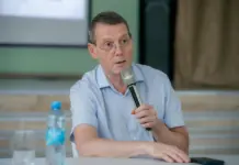Дмитрий Сизякин поддержал создание большого парка и Дома культуры в Левенцовке Кандидат в депутаты Госдумы от «Единой России» Дмитрий Сизякин на встрече с жителями Левенцовки в Ростове-на-Дону //Фото Анастасия Большакова