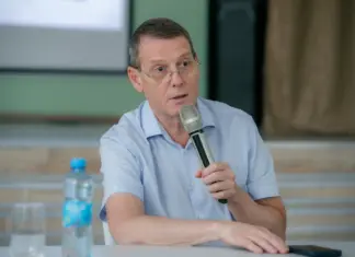 Дмитрий Сизякин поддержал создание большого парка и Дома культуры в Левенцовке Кандидат в депутаты Госдумы от «Единой России» Дмитрий Сизякин на встрече с жителями Левенцовки в Ростове-на-Дону //Фото Анастасия Большакова