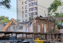 На улице Восточной начался снос исторического дома Афанасенко Снос здания // Фото с телеграм-канала "МойФасад"