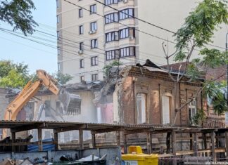 Снос здания // Фото с телеграм-канала "МойФасад"