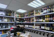 В Ростове пресекли продажу крепкого алкоголя без лицензии Магазин-нарушитель // Фото: пресс-служба Департамента потребительского рынка РО