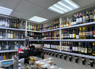 В Ростове пресекли продажу крепкого алкоголя без лицензии Магазин-нарушитель // Фото: пресс-служба Департамента потребительского рынка РО