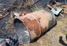 В Ростовской области мужчина сжигал мусор и случайно поджег сарай Бочка после пожара // Фото: пресс-служба МЧС России по Ростовской области