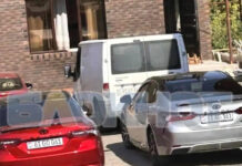 Возле дома сбежавшего строителя Арутюняна в Ростове заметили машины с армянскими номерами