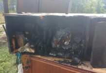 Неисправный кондиционер стал причиной пожара в Веселовском районе Сгоревшая тумбочка // Фото: пресс-служба МЧС России по Ростовской области
