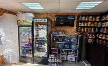 Трем предпринимателям в Батайске грозят штрафы за незаконную продажу алкоголя Магазин-нарушитель // Фото: пресс-служба Департамента потребительского рынка Ростовской области