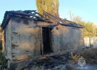 В Красносулинском районе при пожаре погиб 71-летний мужчина Дом после пожара // Фото: пресс-служба МЧС России по Ростовской области