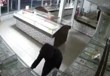 В Батайске задержали мужчину за кражу серебра из ювелирного магазина на 300 тысяч рублей