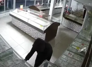 В Батайске задержали мужчину за кражу серебра из ювелирного магазина на 300 тысяч рублей