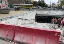 В подземном переходе у Центрального рынка в Ростове продолжают ремонтировать лестницу