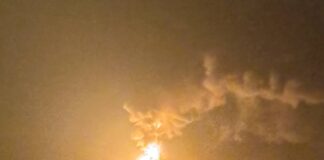 Шестые сутки пожара на Левом берегу Дона: хронология и что известно сейчас Мощный столб огня в районе горящего пятый день логистического комплекса на Левом берегу Дона был виден за десятки километров //Фото Городской репортер